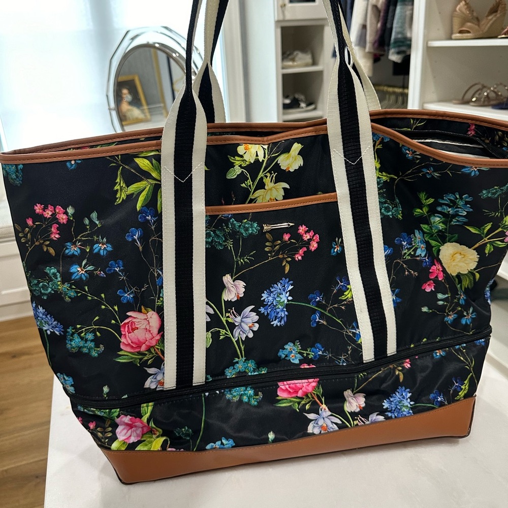 Stella & Dot expandable travel Bag